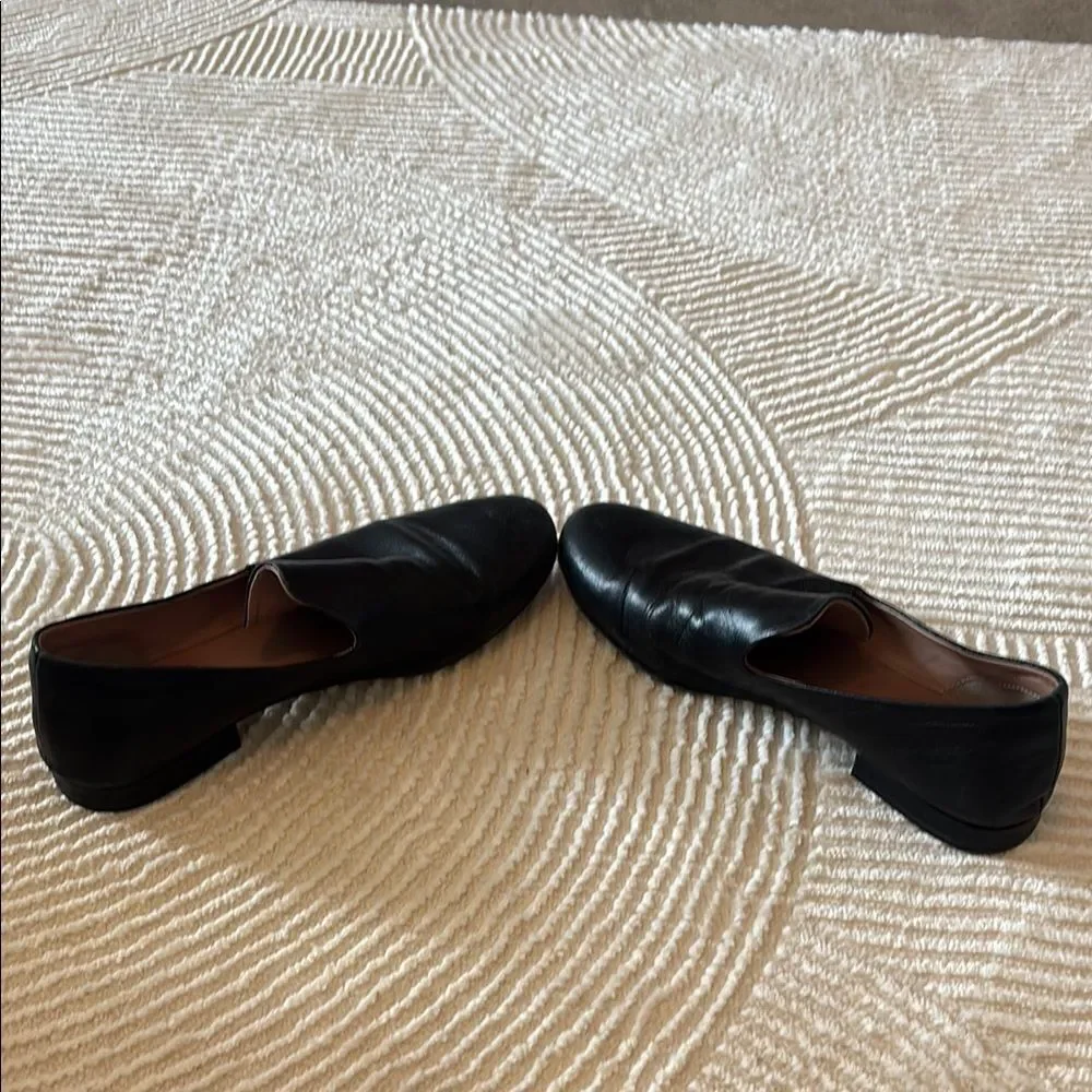 Lewit Black Loafers Classic Slip-On Design